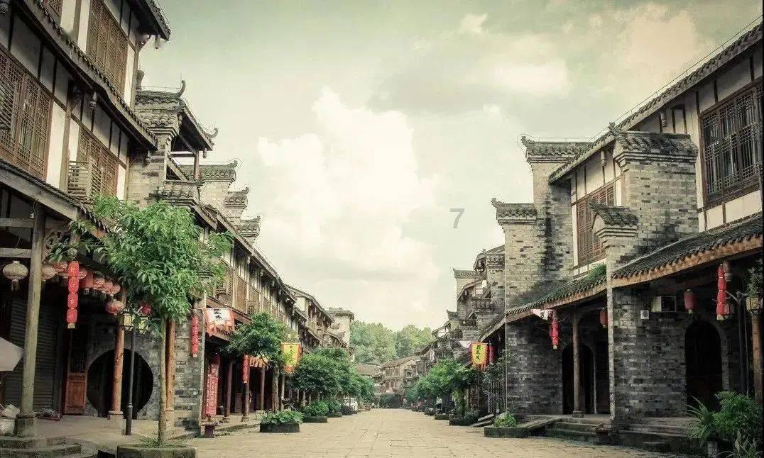 博主：艾菲尔丁、刘若钒随武汉三镇前往迪拜冬训